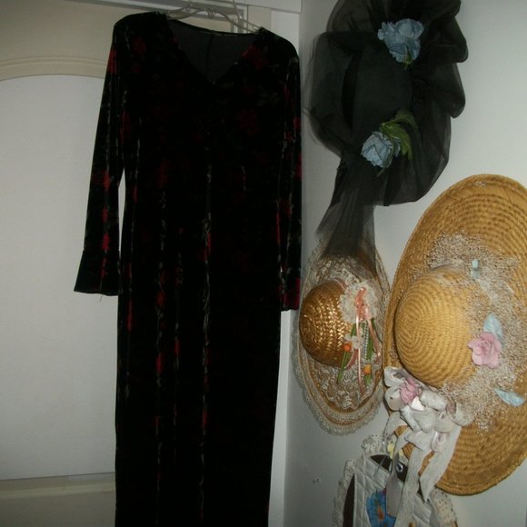 Vintage Dresses & Skirts - PAST ROMANCE VINT STRETCH VELVETEEN ROSES DRESS M